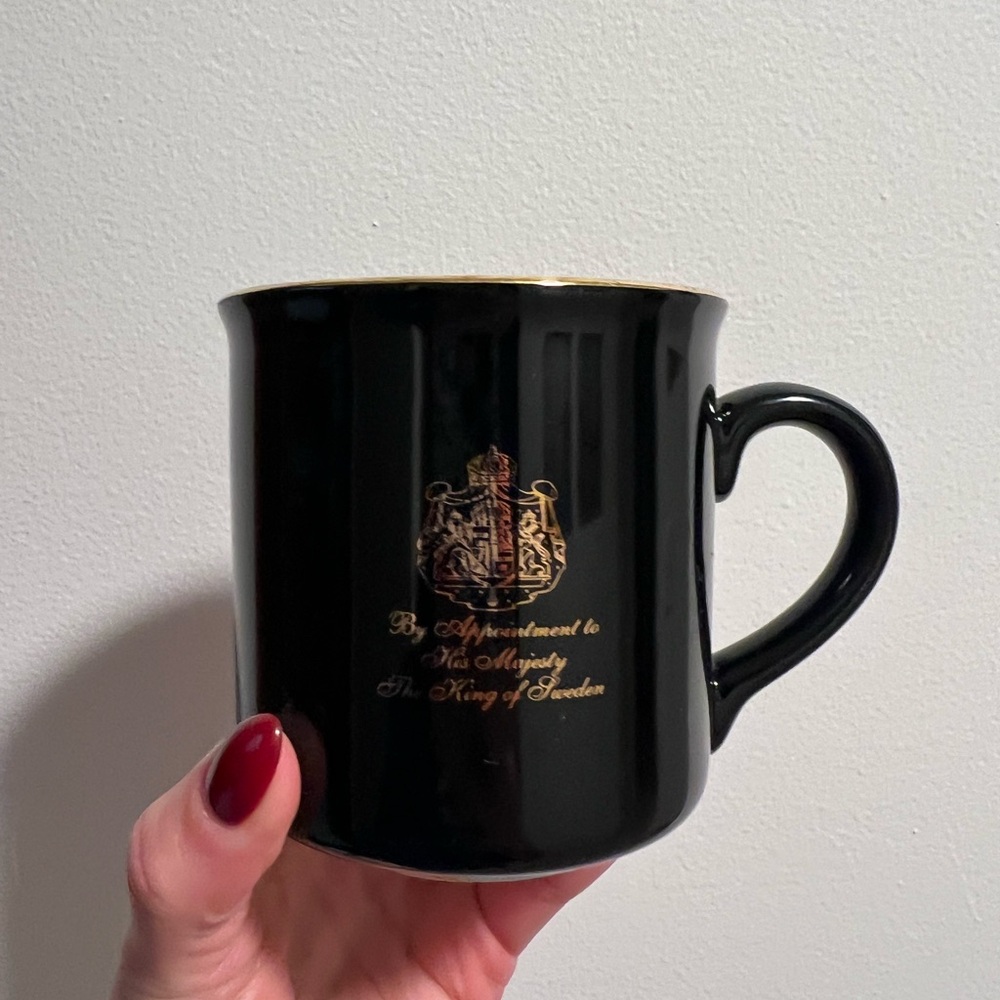 Luxurious Black Mug with Gold Accents